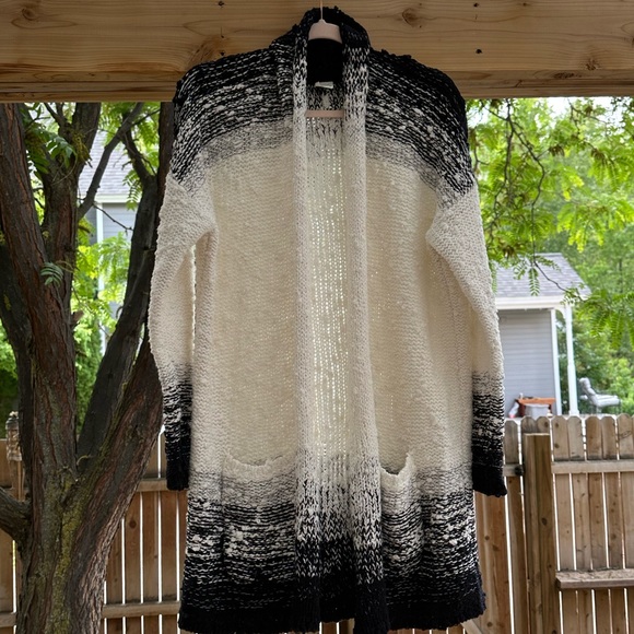 Anthropologie NWOT Akemi + Kin Black White Ombré Chunky Knit Cardigan - Picture 3 of 16